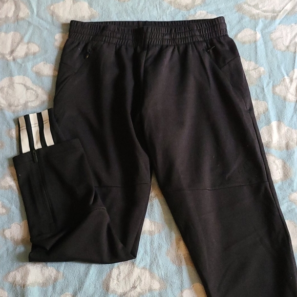 Adidas jogger - Picture 1 of 4